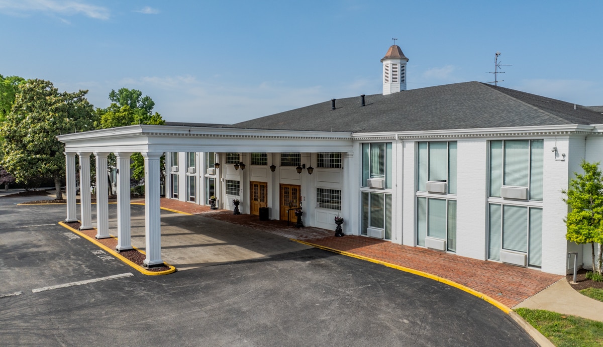 4004 Gardiner Point Dr, Louisville, KY for Sale