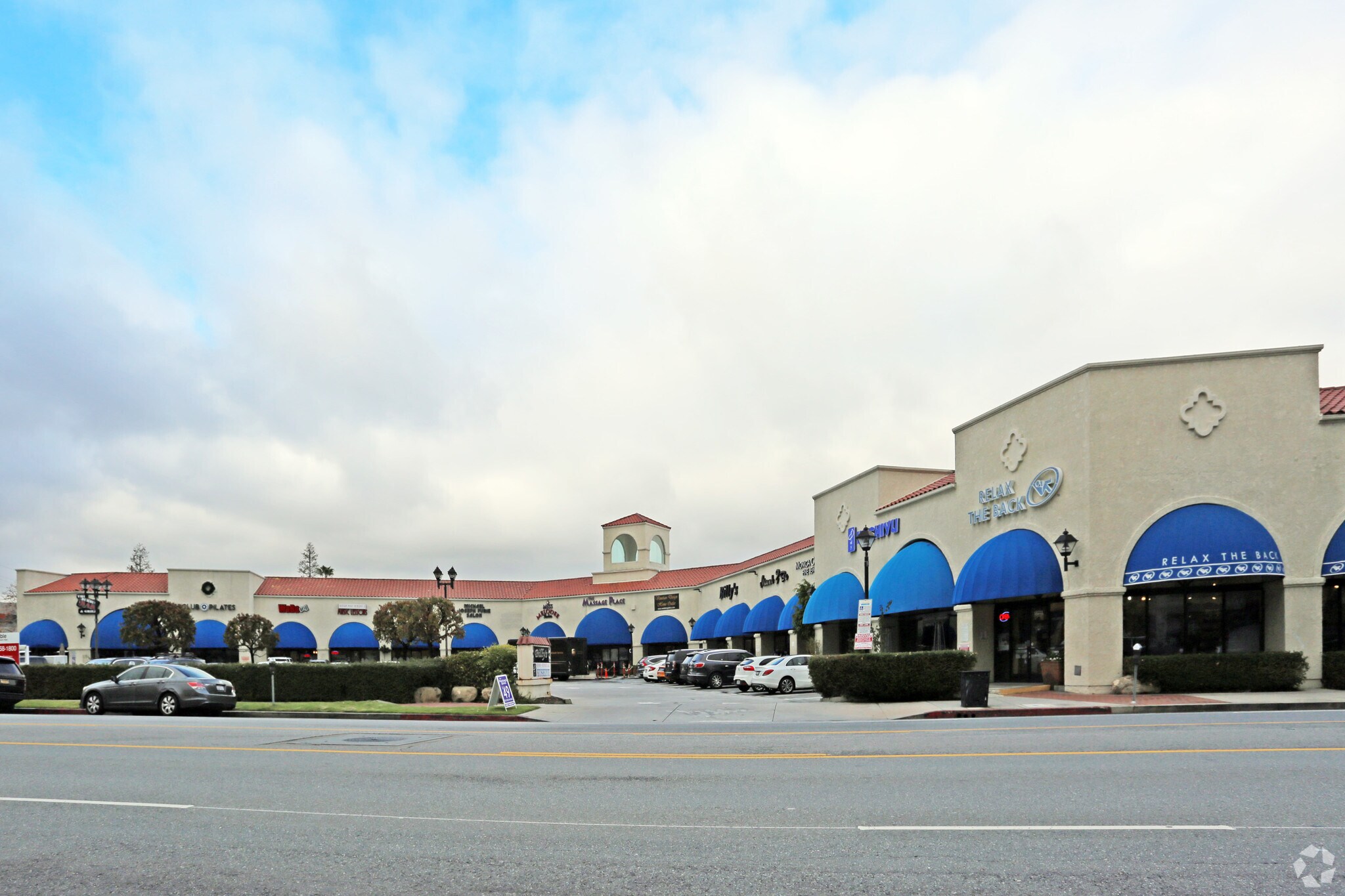 18711-18737 Ventura Blvd, Tarzana, CA for Rent