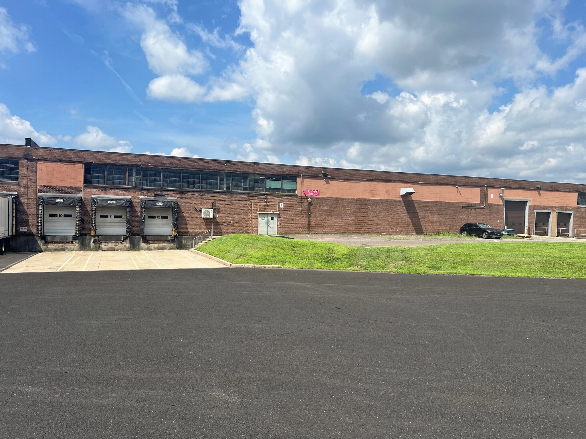2201 Green Ln, Levittown, PA for Rent