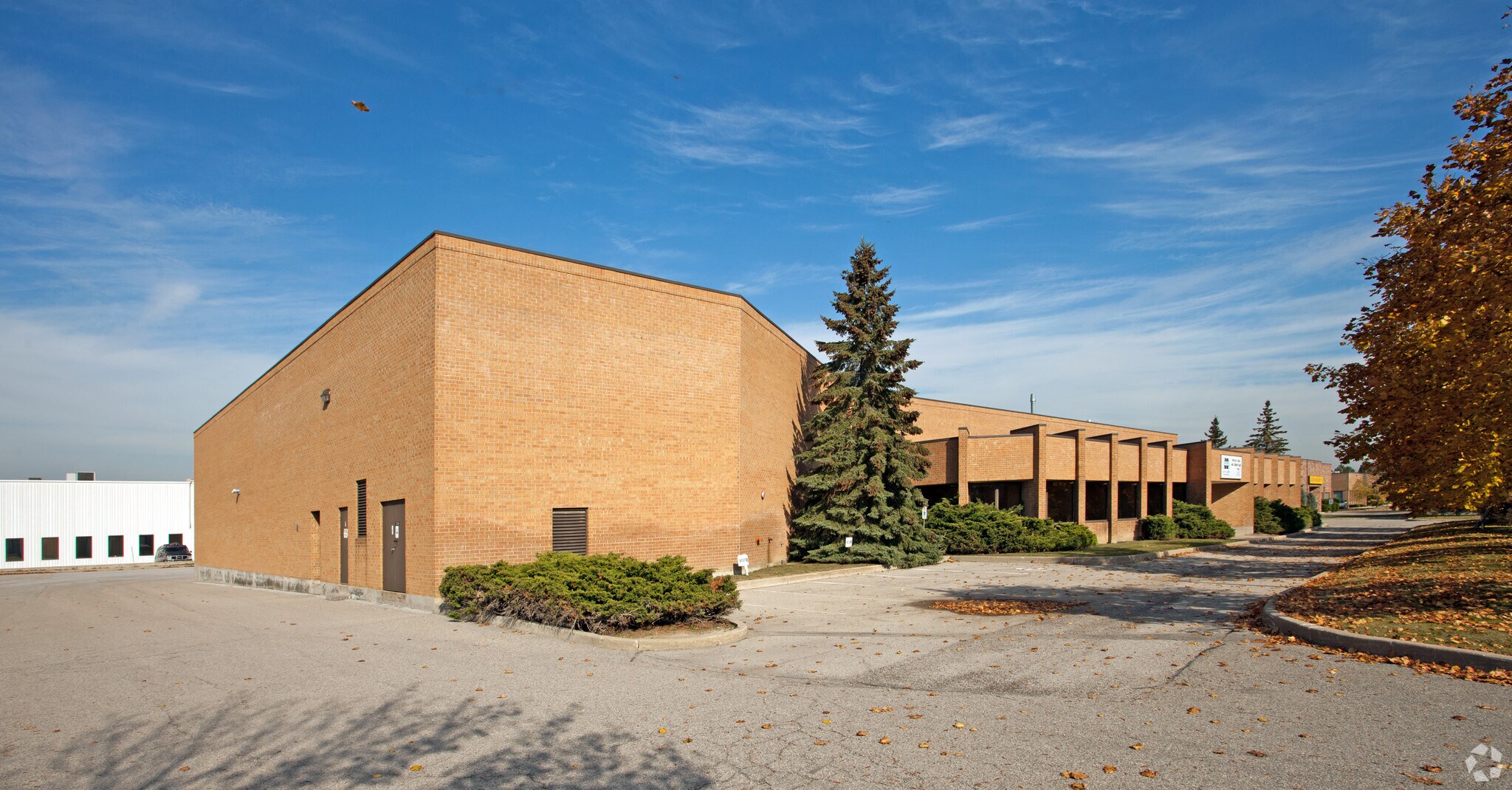 28 Sims Cres, Richmond Hill, ON for Rent