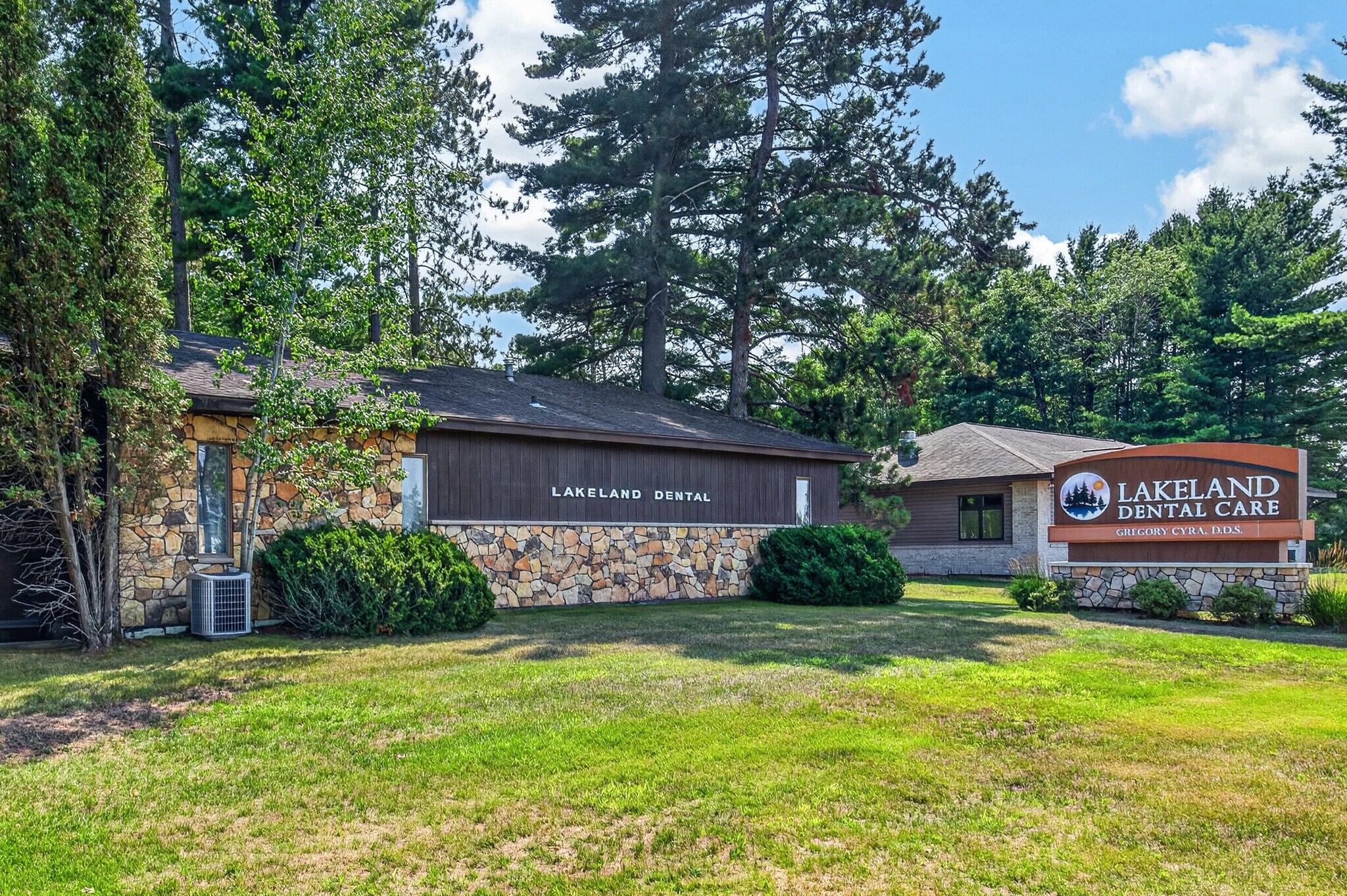 9758 W Lake Ave, Minocqua, WI for Sale
