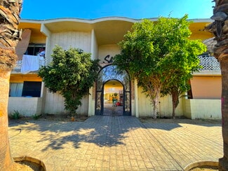 Van Nuys, CA Apartments - 6956 Kester Ave