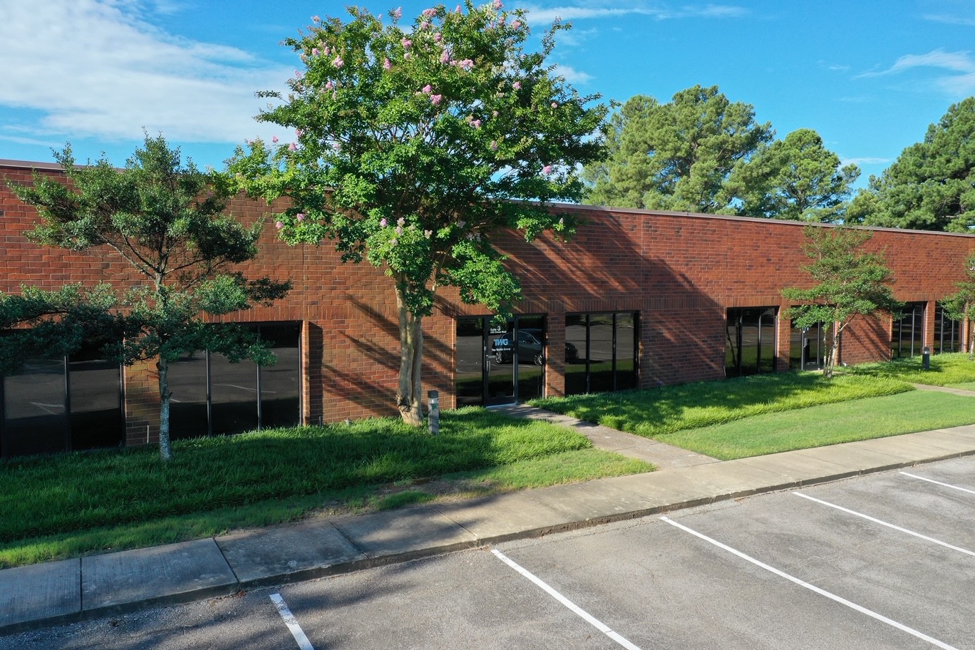 2170 Business Center Dr, Memphis, TN for Rent