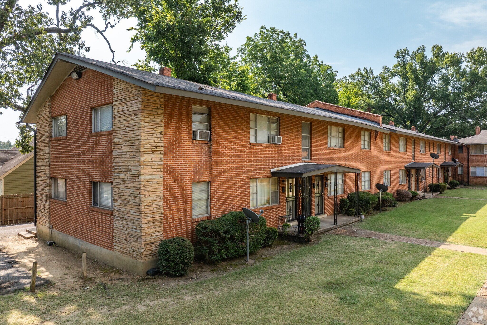 4015 Summer Ave, Memphis, TN for Sale