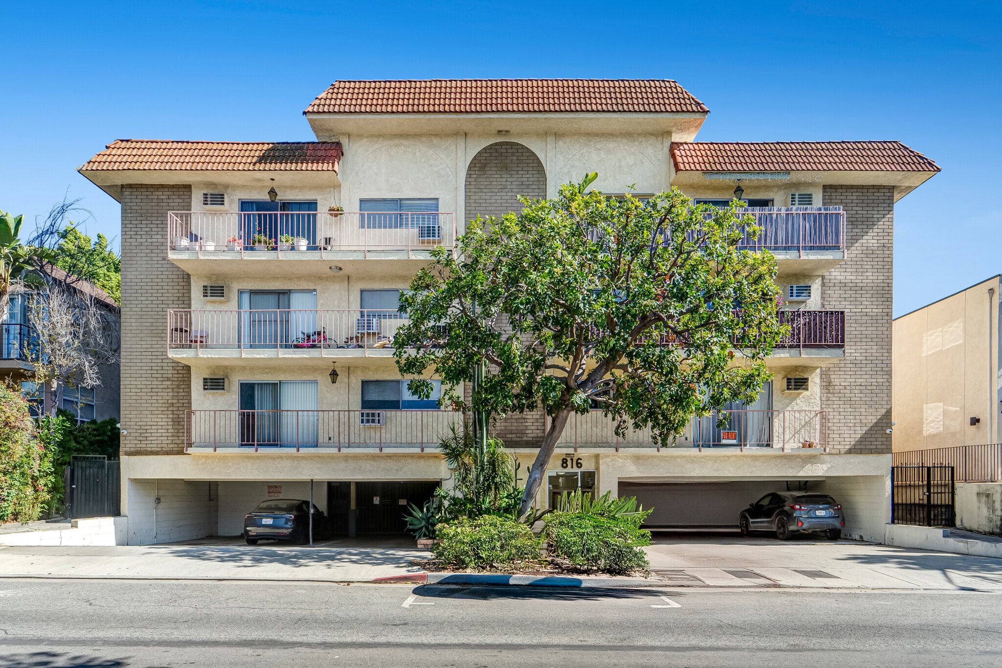 816 Westmount Dr, Los Angeles, CA for Sale