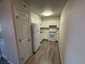 Colorado Springs, CO Apartments - 107 University Dr