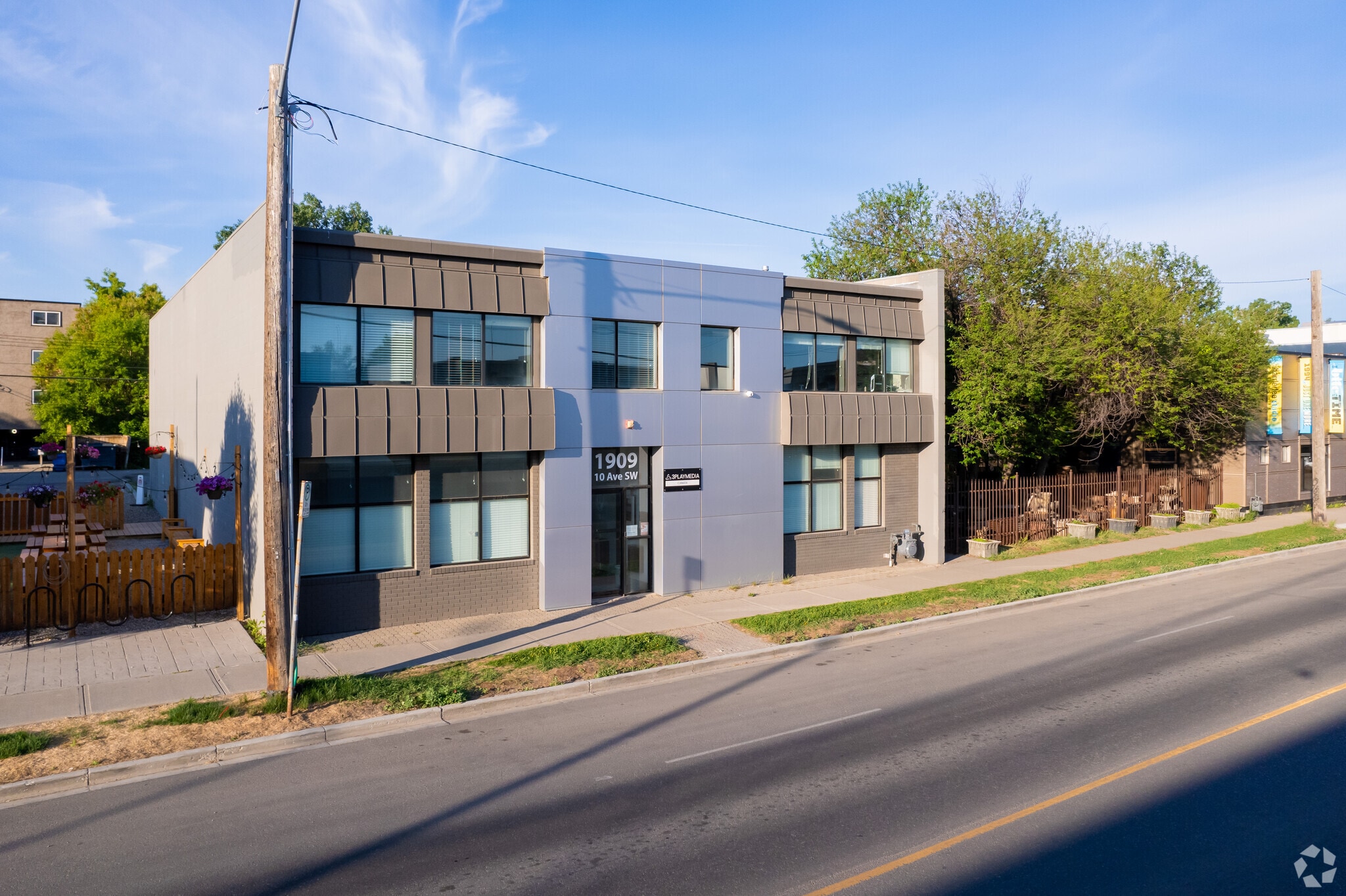 1909 10th Ave SW, Calgary, AB for Sale