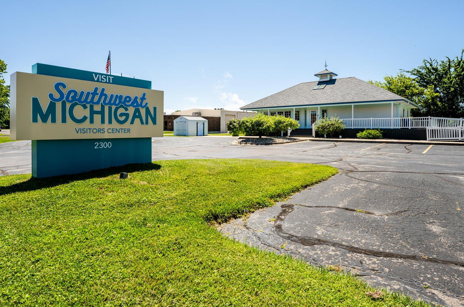 2300 Pipestone Rd, Benton Harbor, MI for Sale