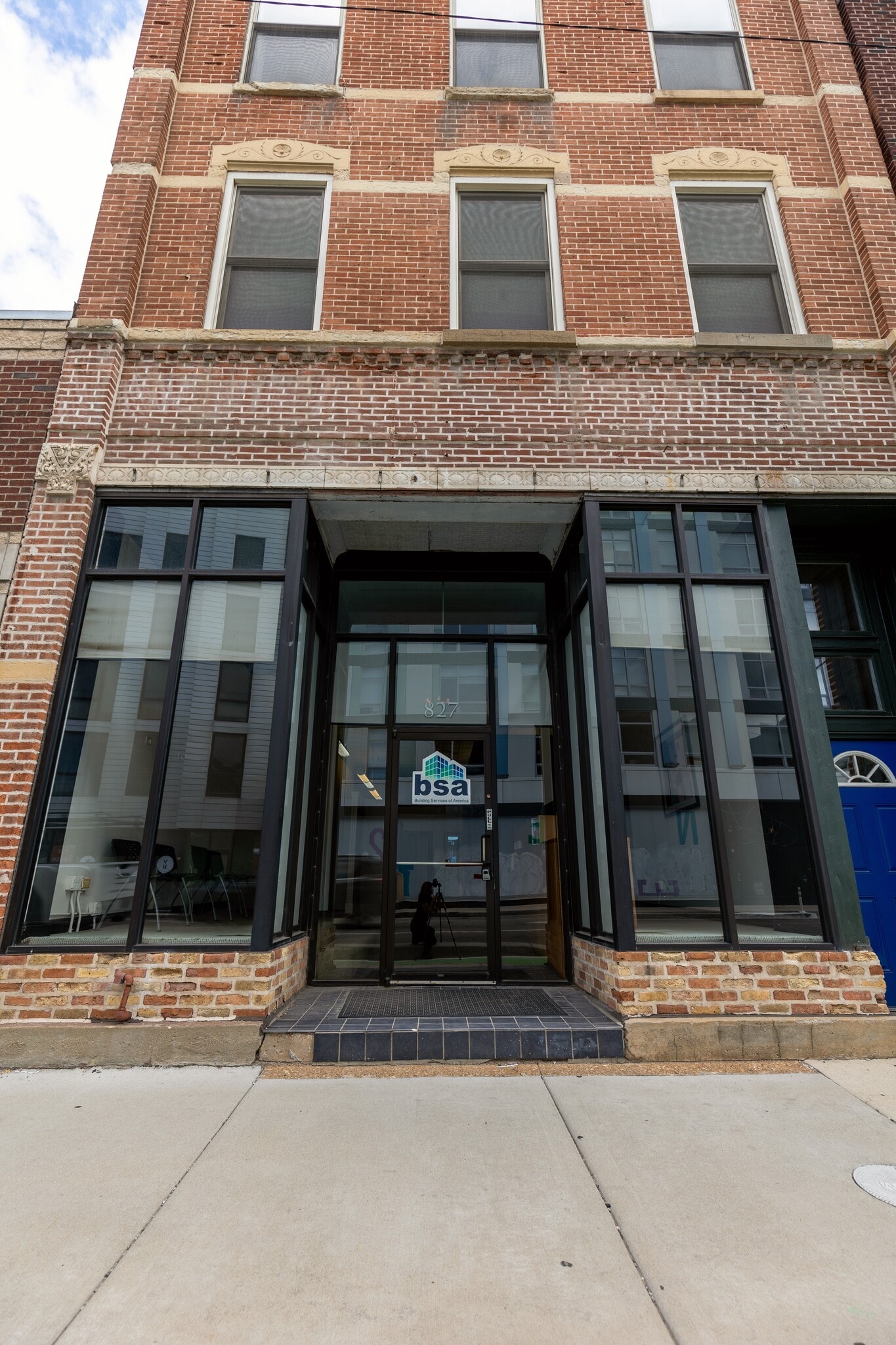 827 N Milwaukee Ave, Chicago, IL for Sale