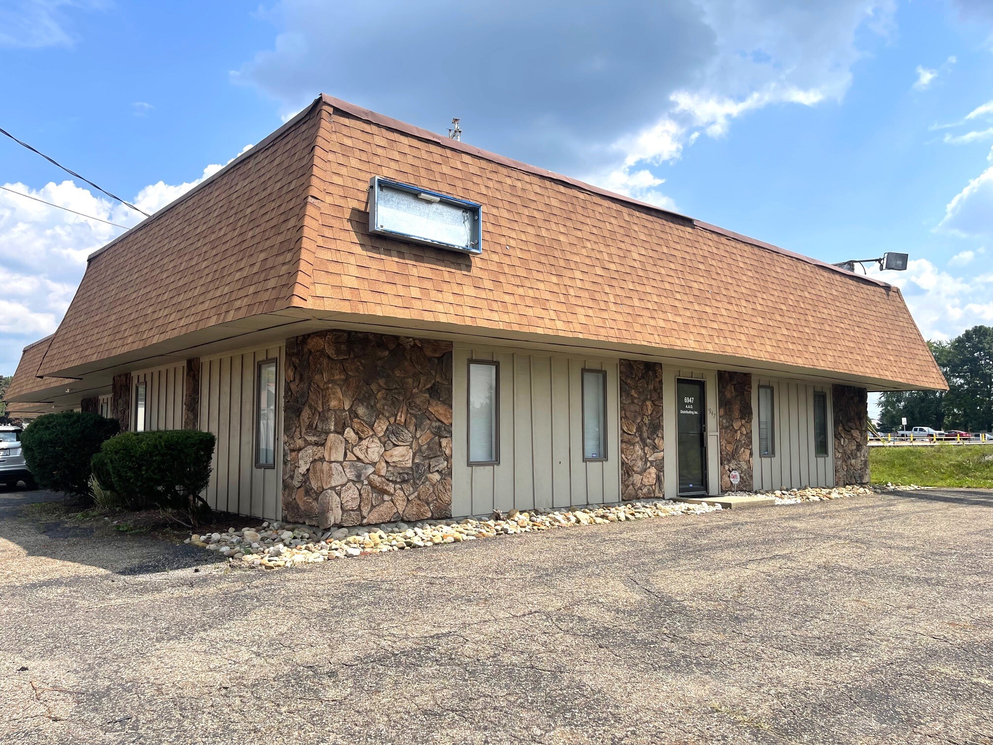 6947 Promway Ave NW, North Canton, OH for Rent