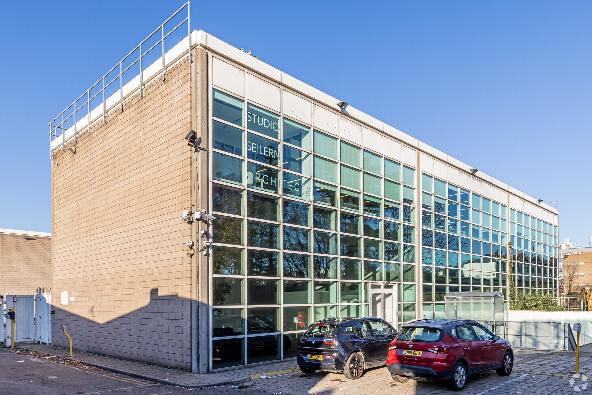 24 Scrubs Ln, London, LND for Rent