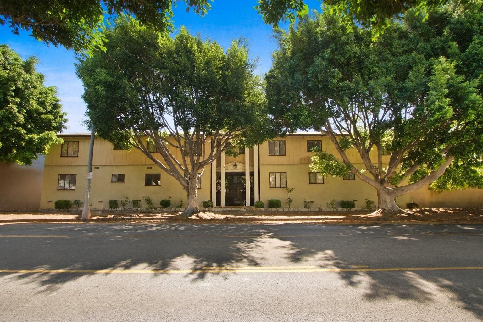 1118 S Fairfax Ave, Los Angeles, CA for Sale
