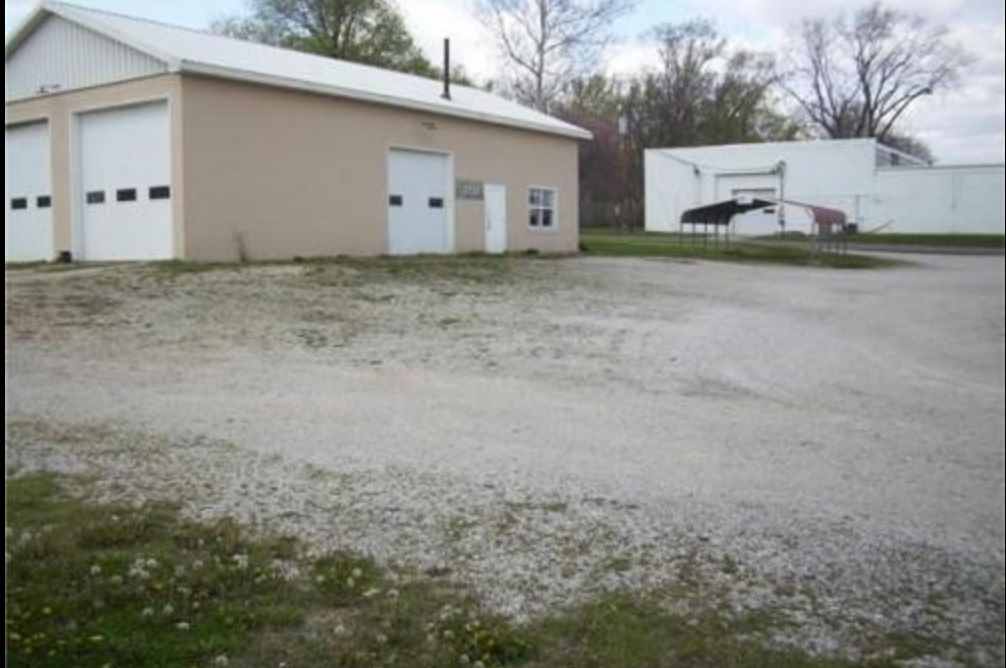 704 S Metcalf Rd, Louisburg, KS for Sale