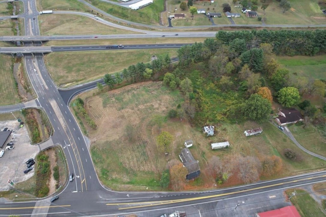 000 Nicks Creek Rd, Atkins, VA for Sale