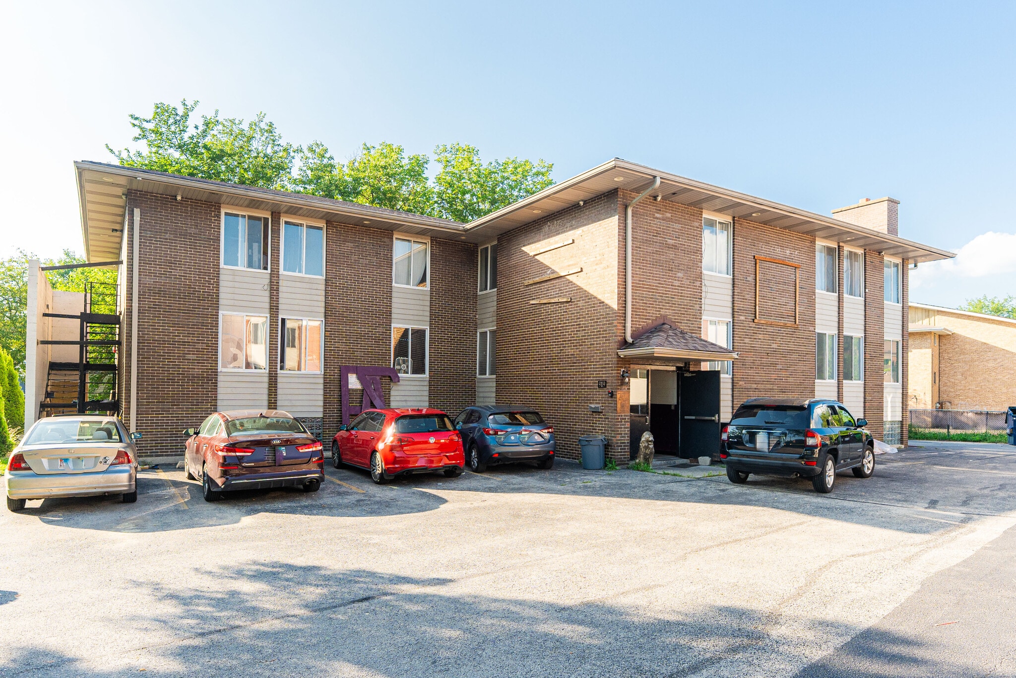 919 Greenbrier Rd, Dekalb, IL for Sale