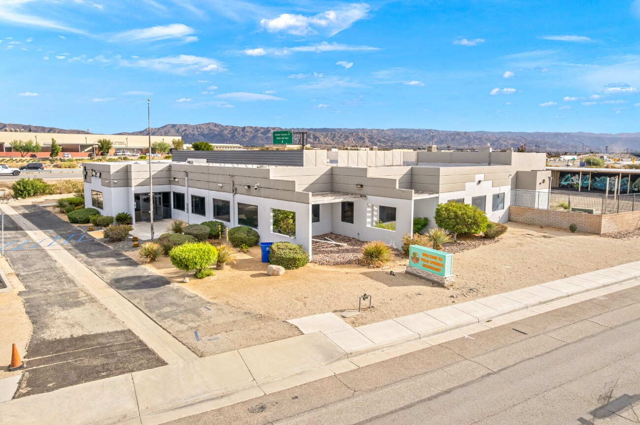 690 W Garnet Ave, Palm Springs, CA for Rent