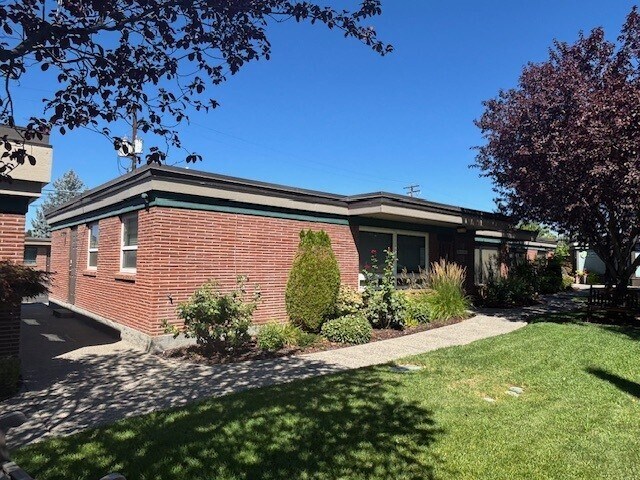 1111 W Spruce St, Yakima, WA for Sale