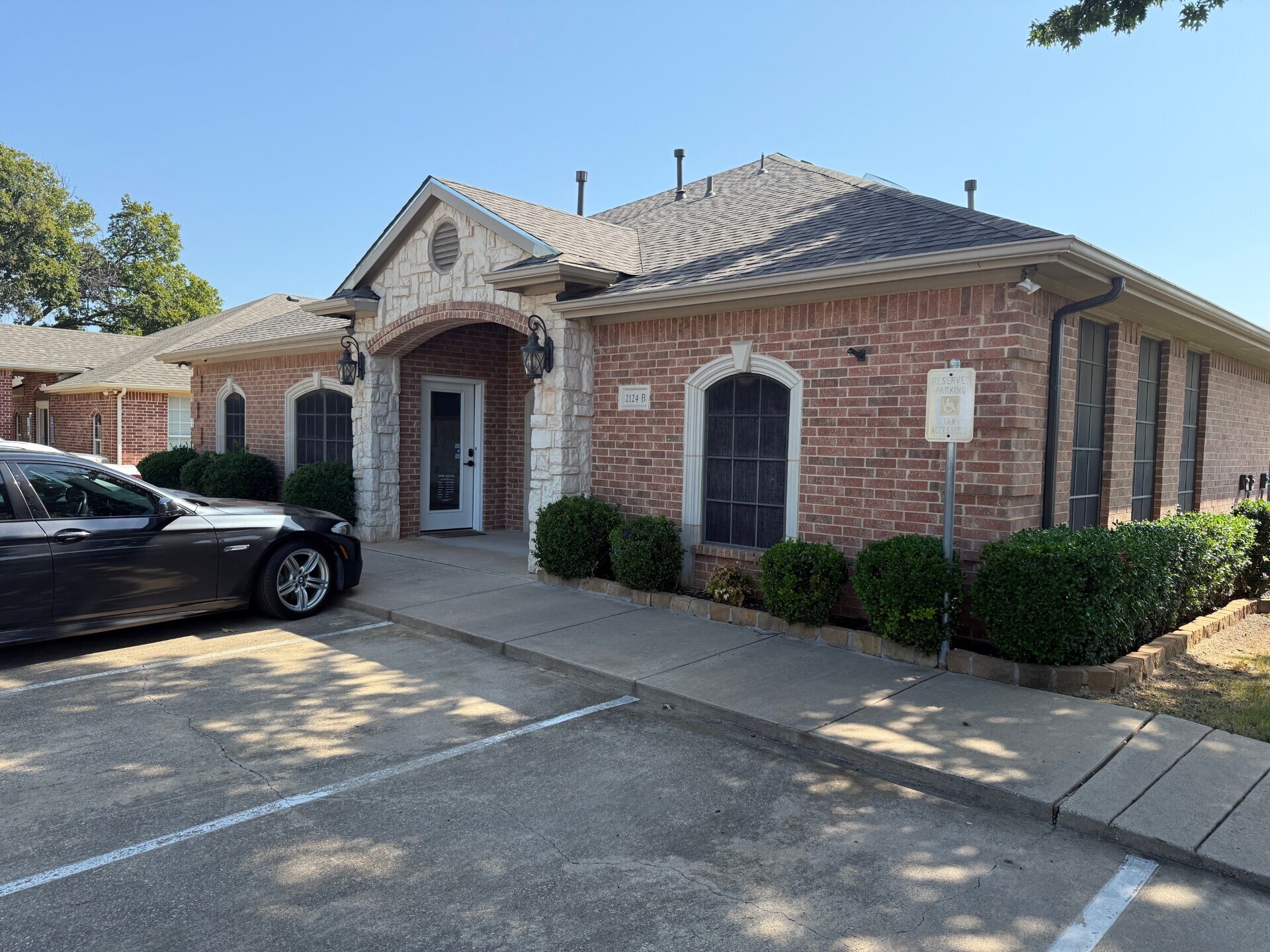2124 Parkwood Dr, Bedford, TX for Sale