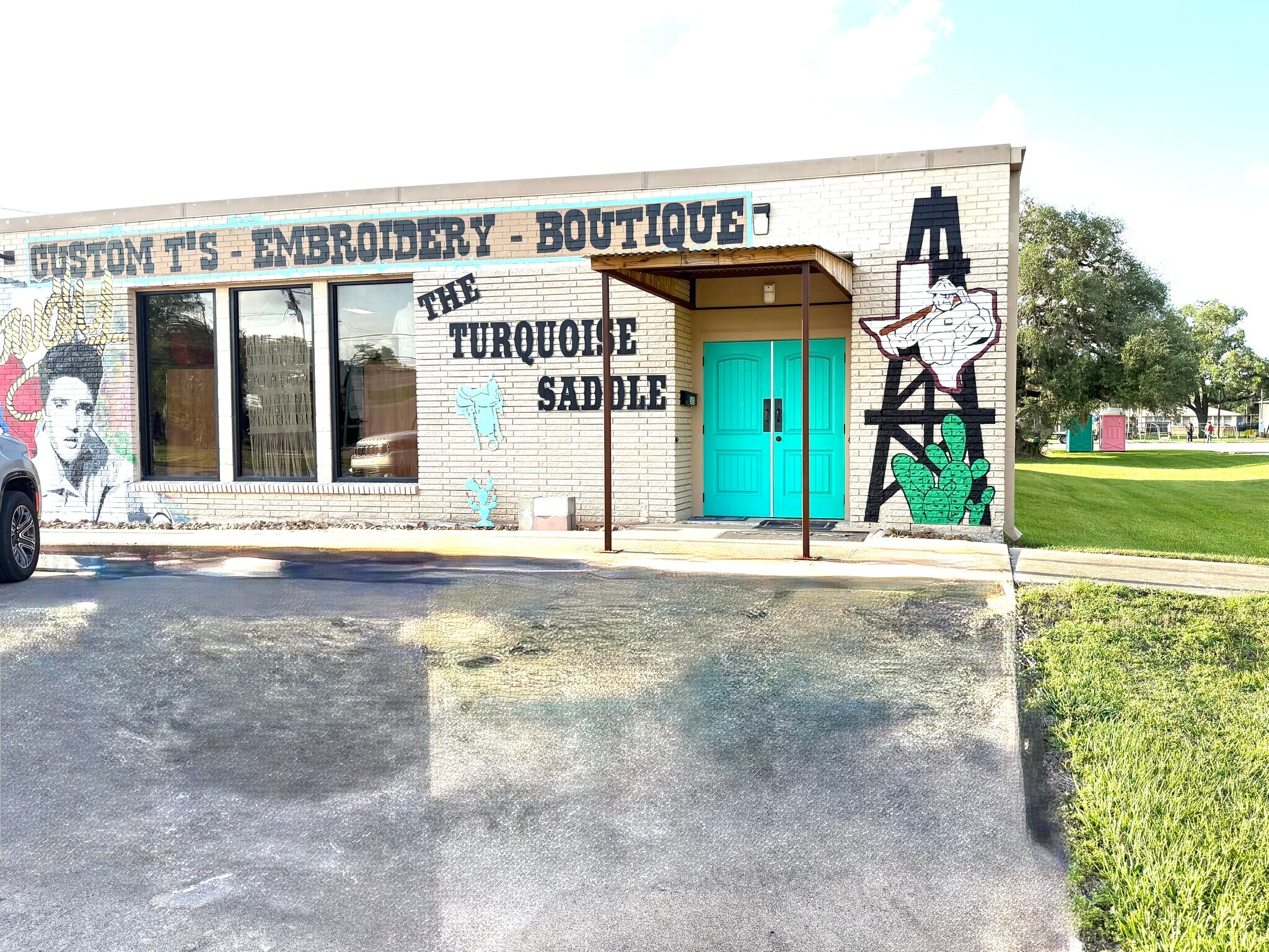 502 E Brazos Ave, West Columbia, TX for Sale