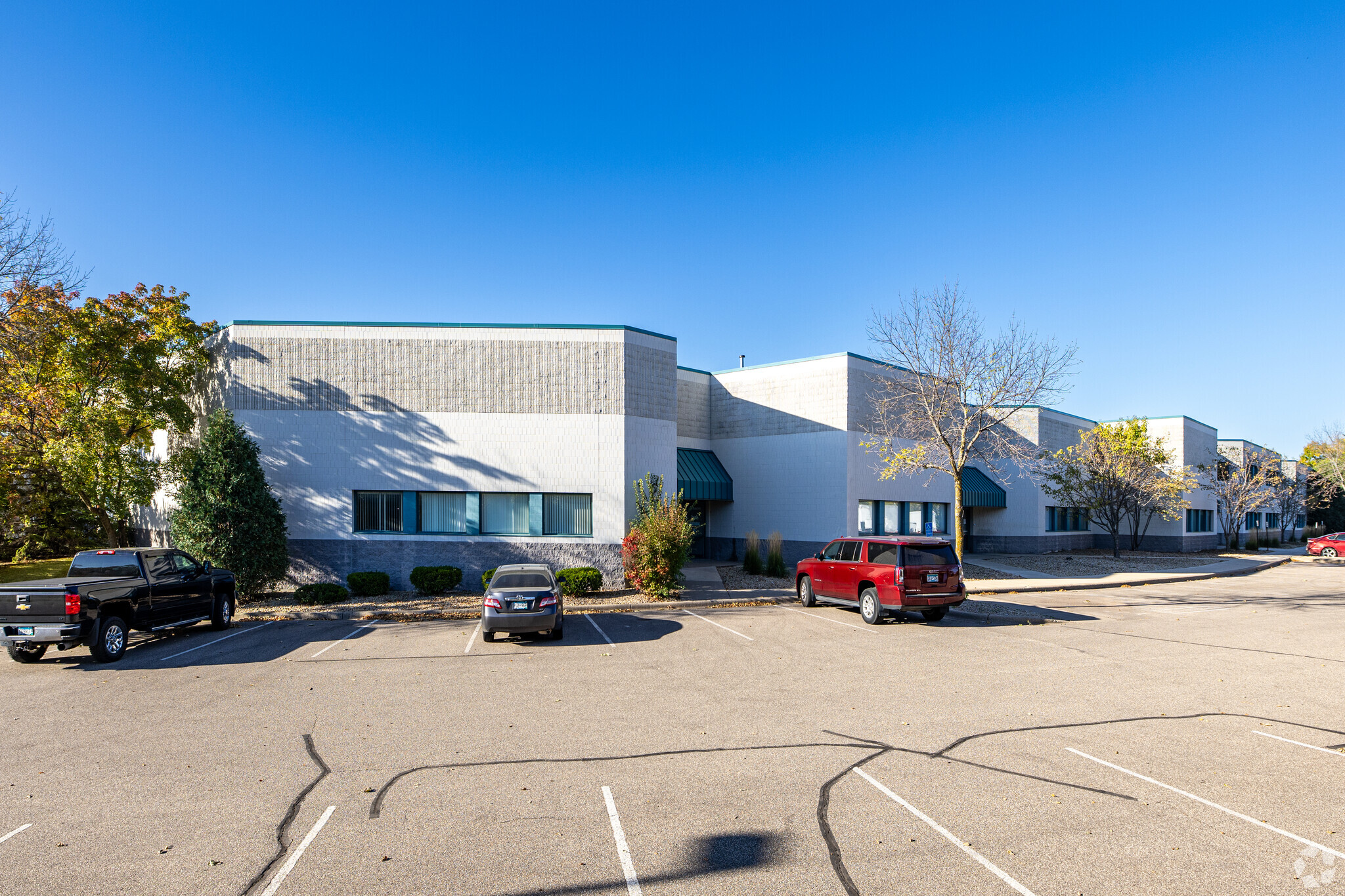 4264-4280 E Norex Dr, Chaska, MN for Rent