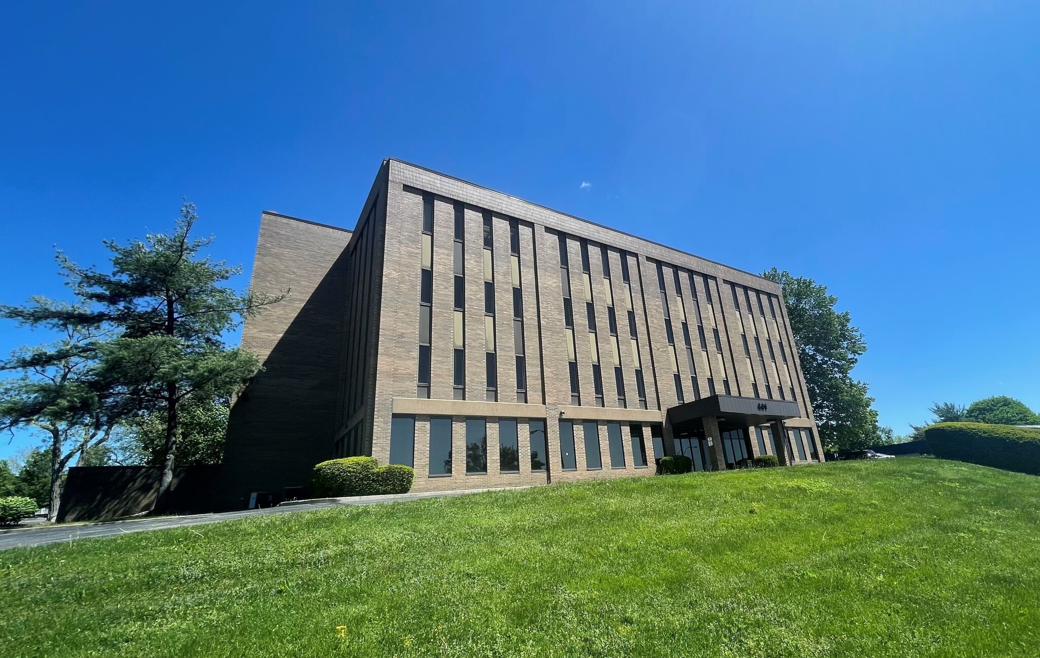 411 Wolf Ledges Pky, Akron, OH for Rent