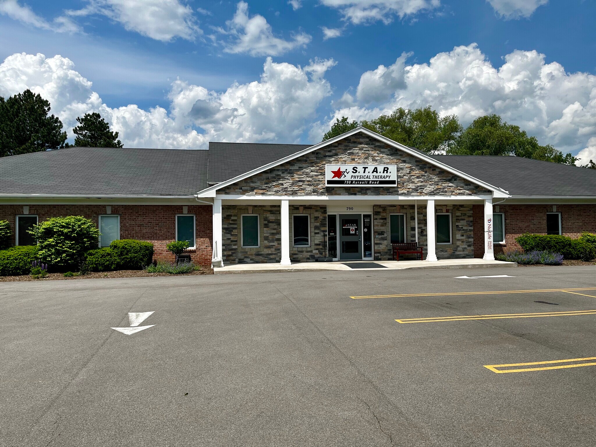 790 Ayrault Rd, Fairport, NY for Rent