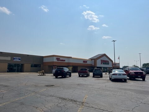 390 W Chrysler Dr, Belvidere, IL for Sale