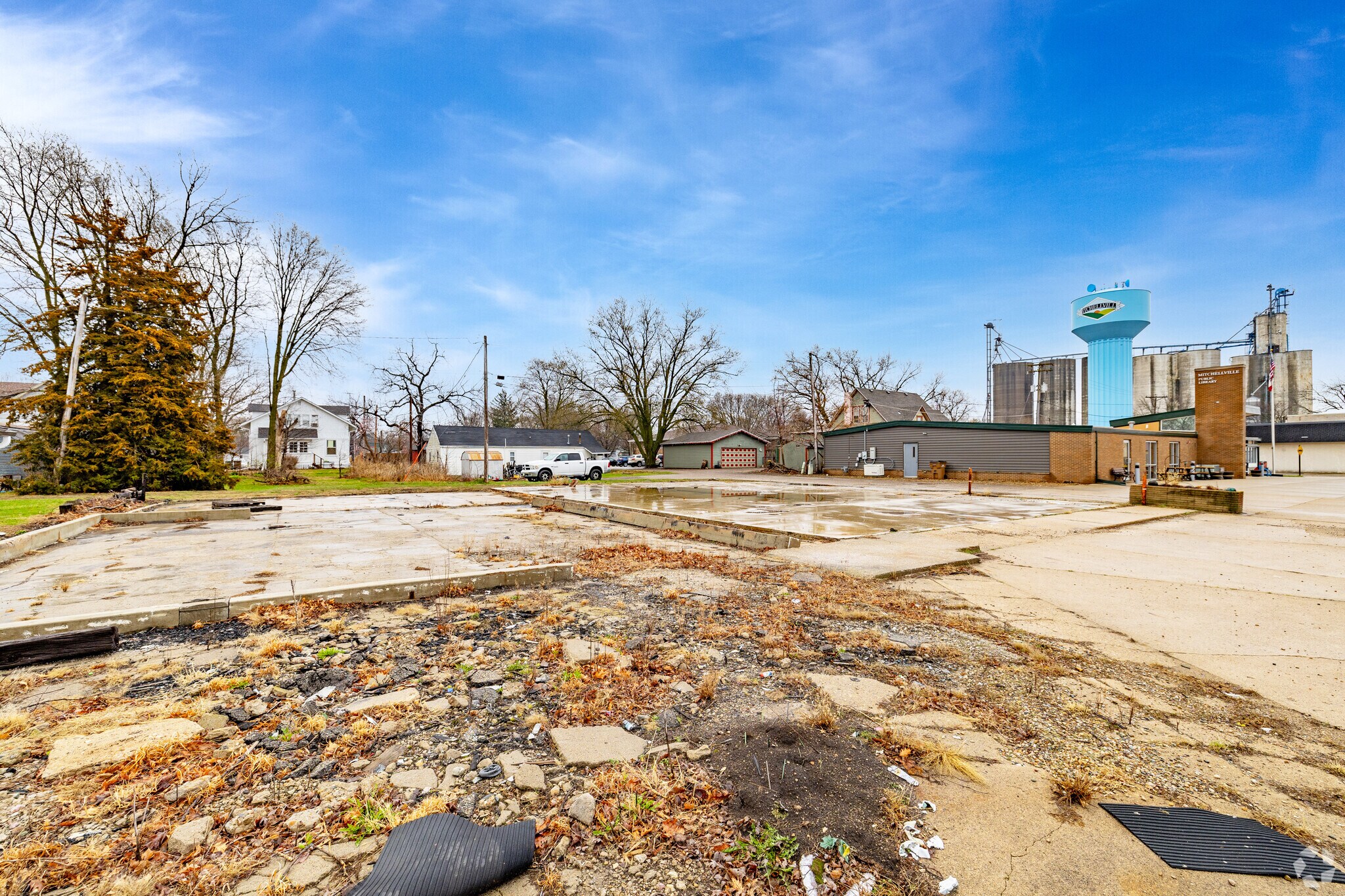 211 Center Ave N, Mitchellville, IA for Sale