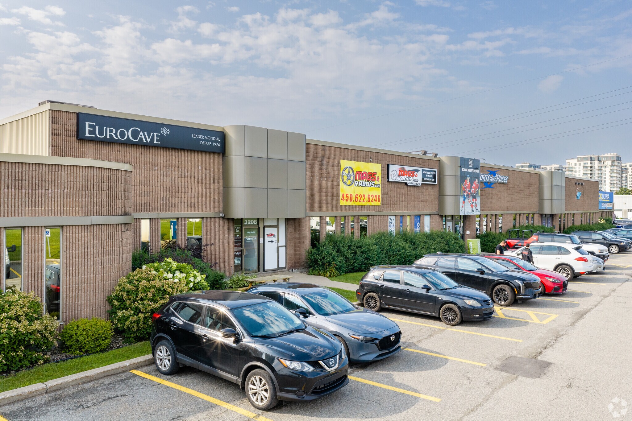 3200-3240 Aut Laval W, Laval, QC for Rent