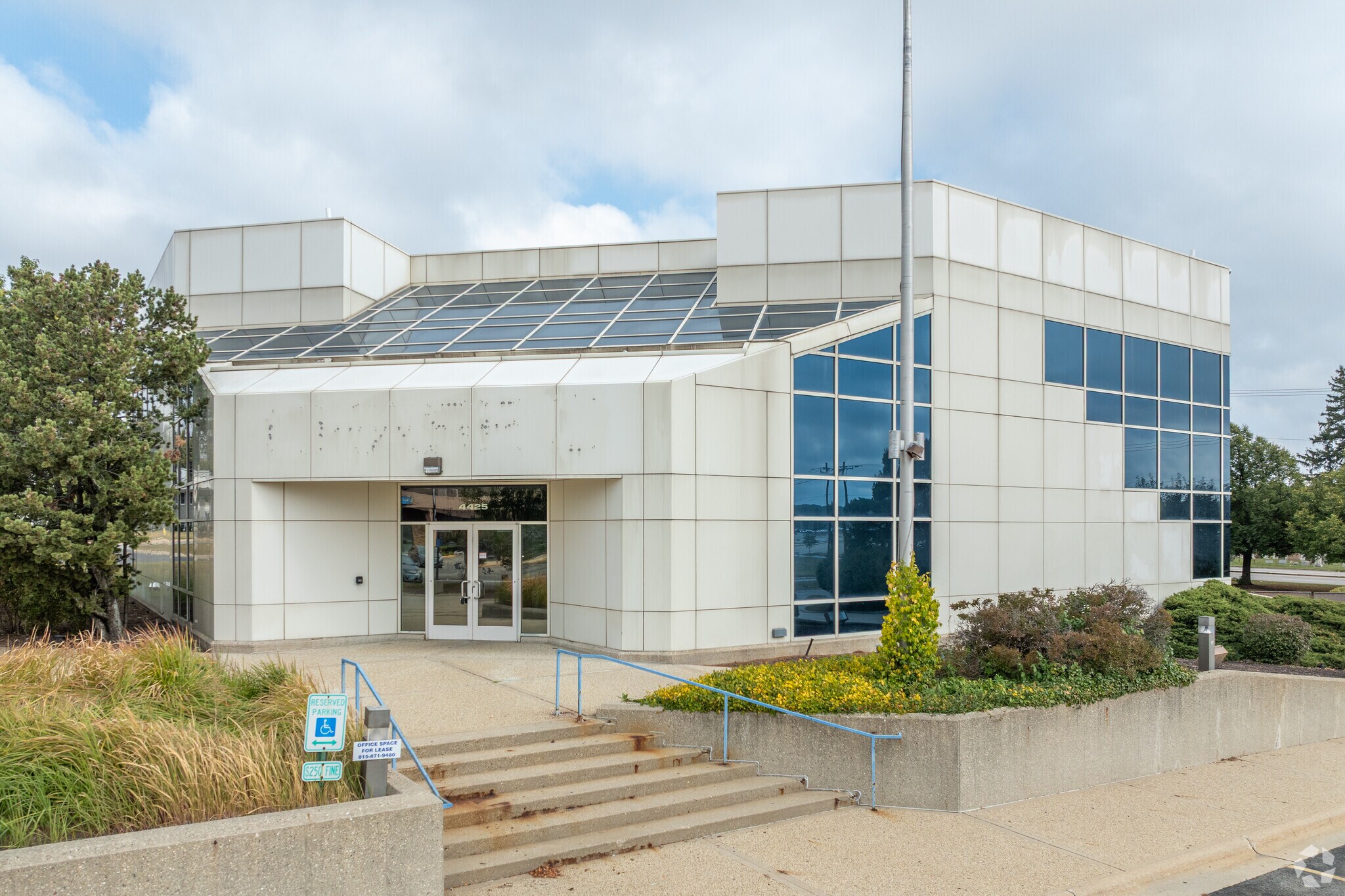 4425 Harrison Ave, Rockford, IL for Sale