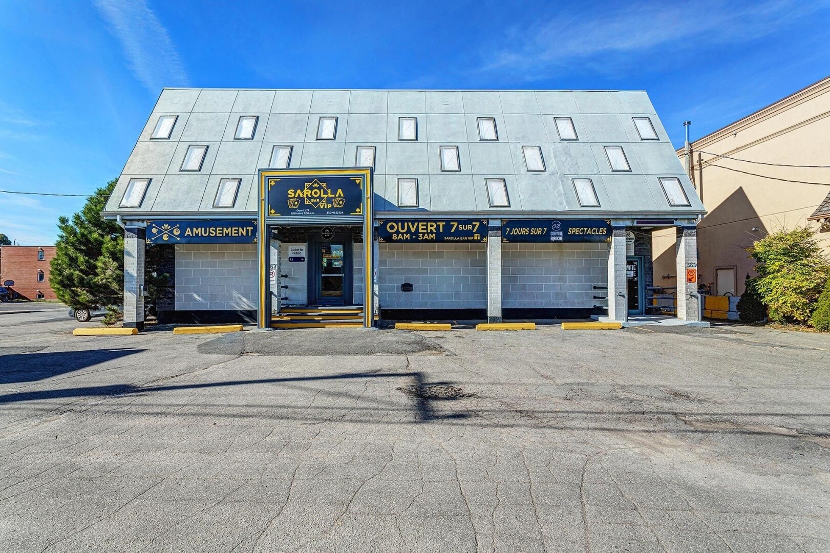 367-369 Boul Curé-Labelle, Laval, QC for Sale