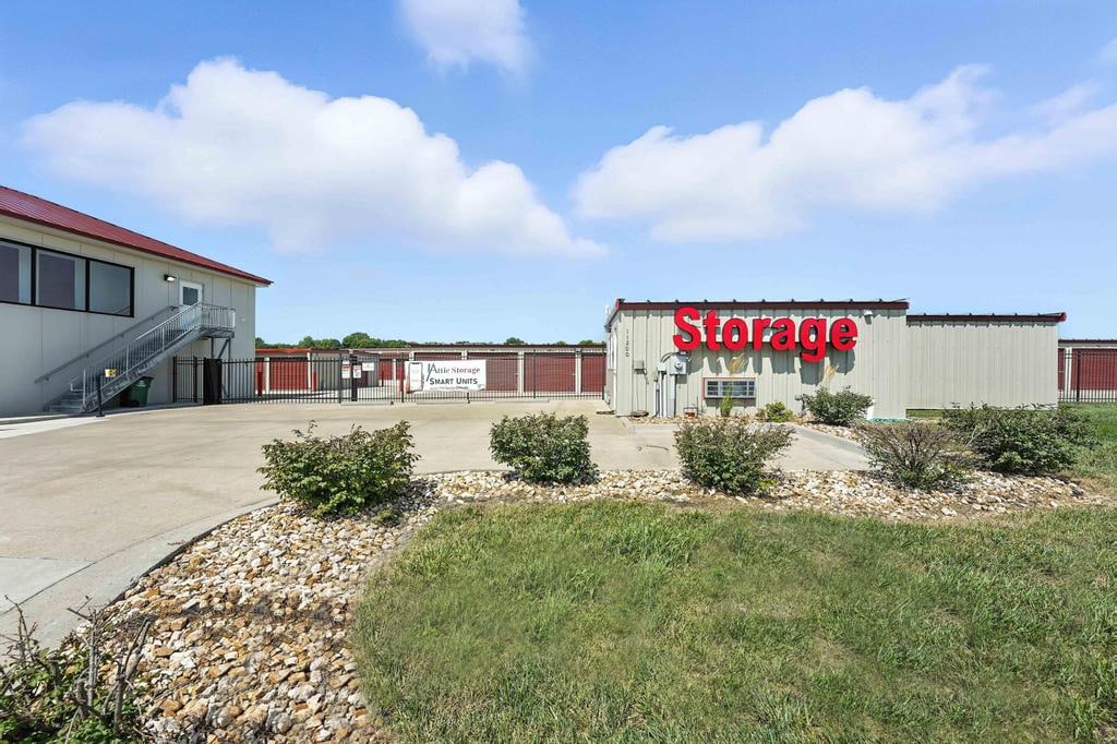 11200 Bradleys Pky, Peculiar, MO for Sale