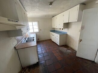 Long Beach, CA undefined - 1360 Newport Ave