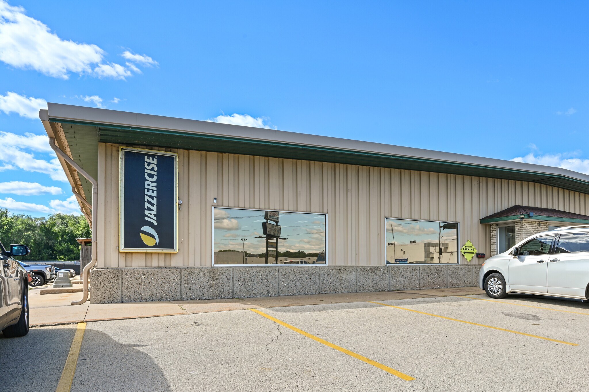 2095 Kerper Blvd, Dubuque, IA for Rent