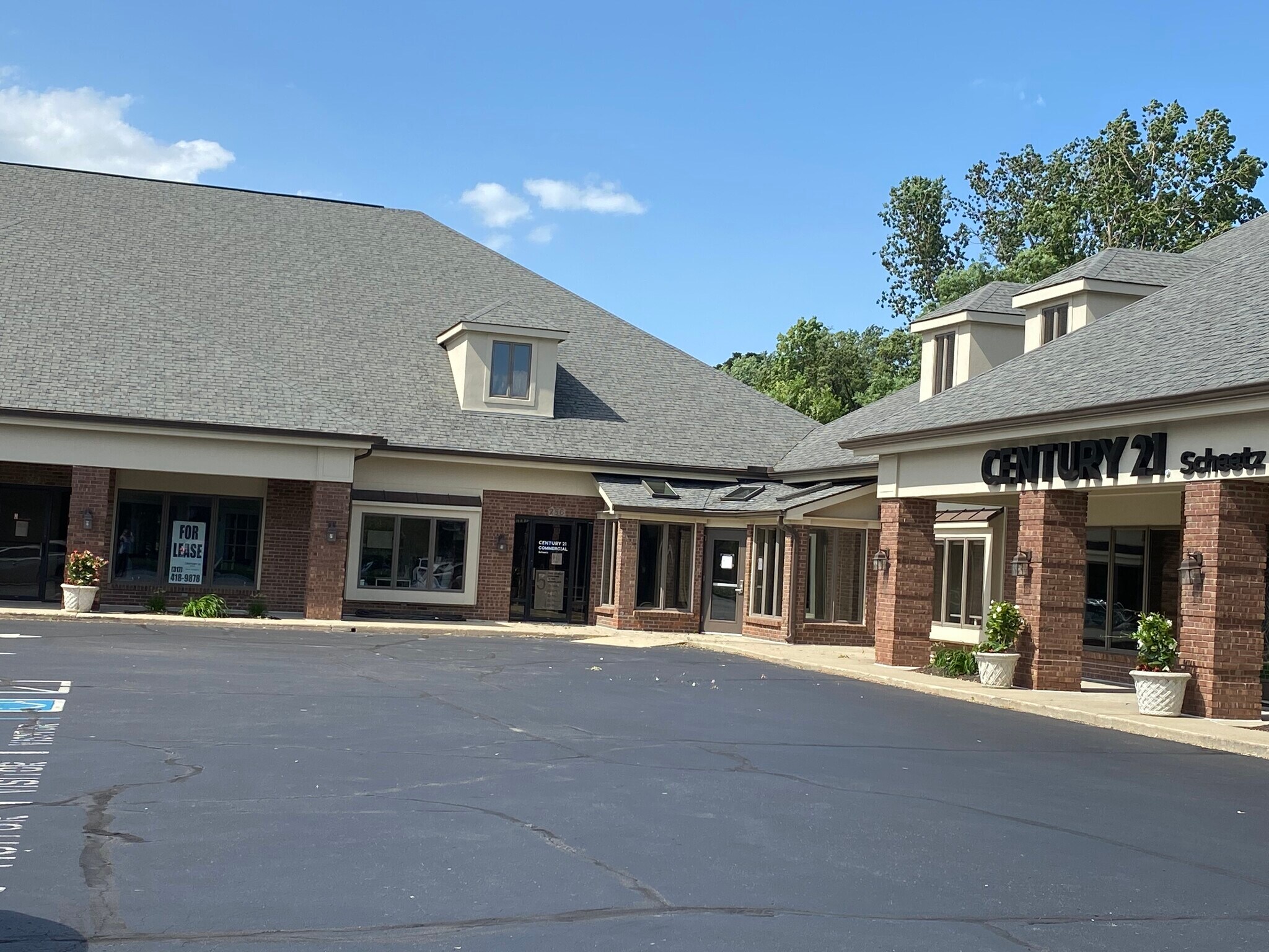 254 E Carmel Dr, Carmel, IN for Rent