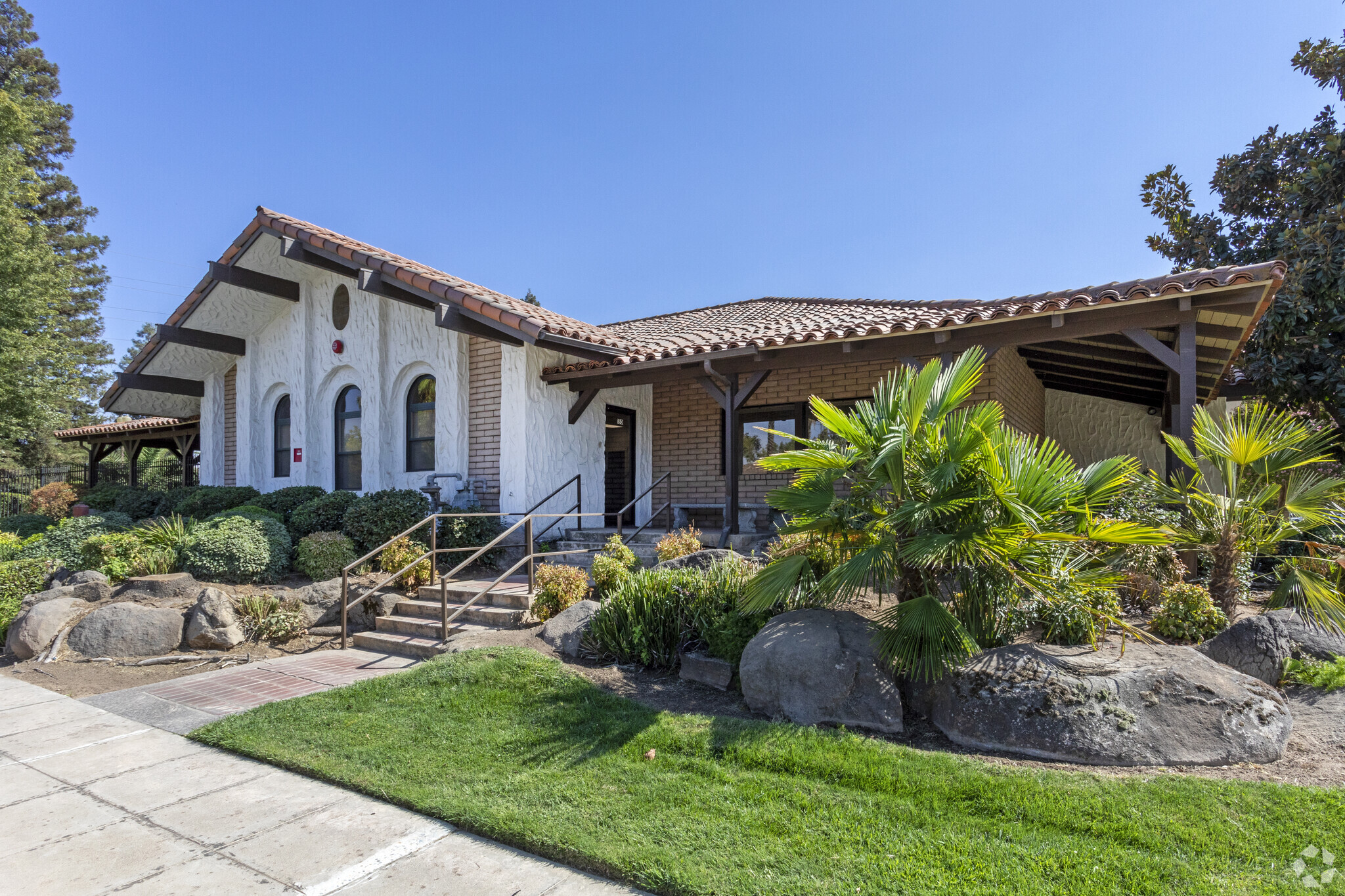 7170 N Financial Dr, Fresno, CA for Rent