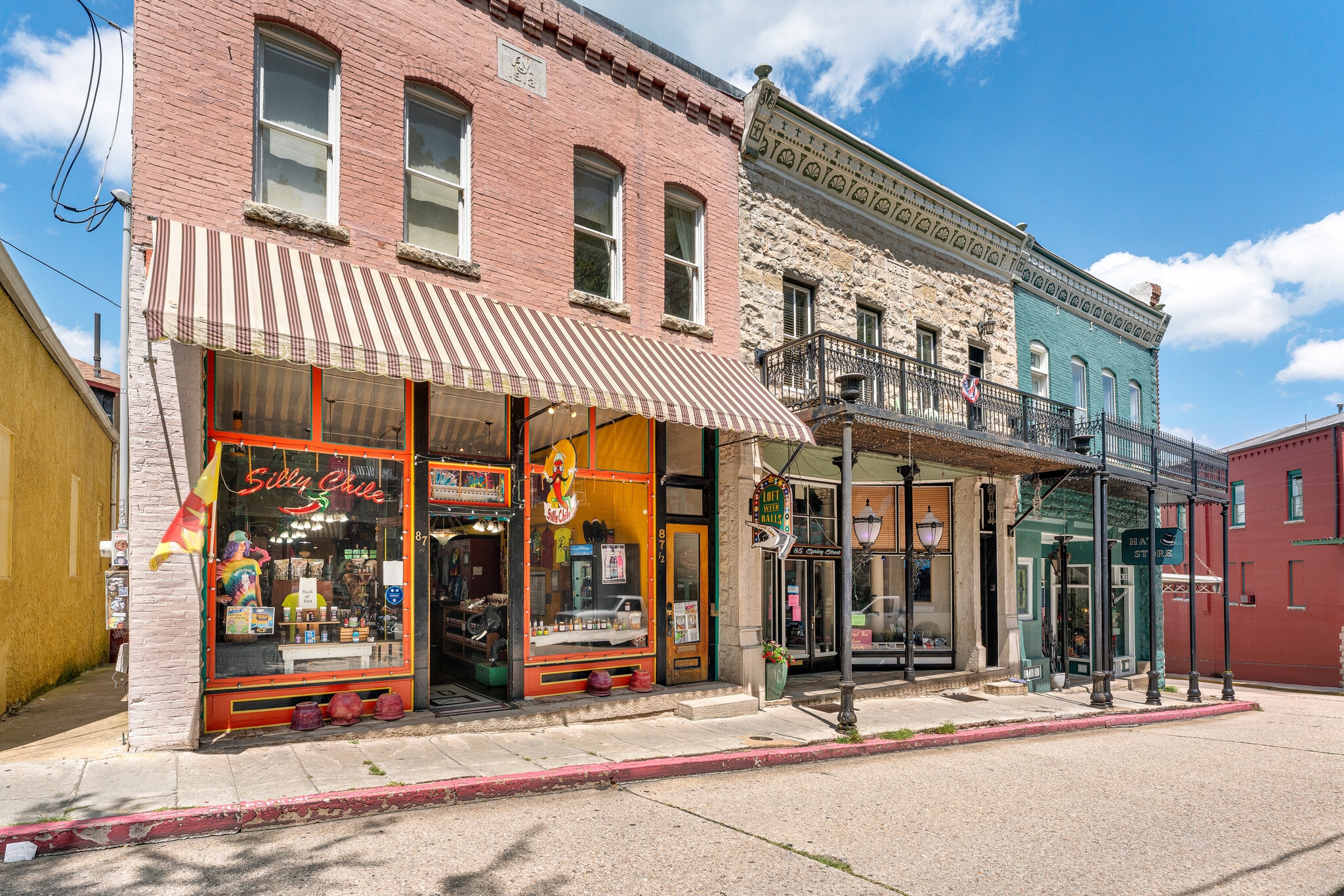 87 Spring St, Eureka Springs, AR for Sale