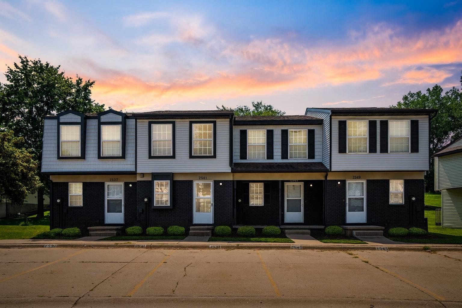 2517 Sylvan Glen Ct, Iowa City, IA for Sale