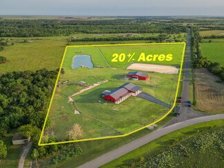 Anahuac, TX Commercial - 1402 Eagle Ferry Rd