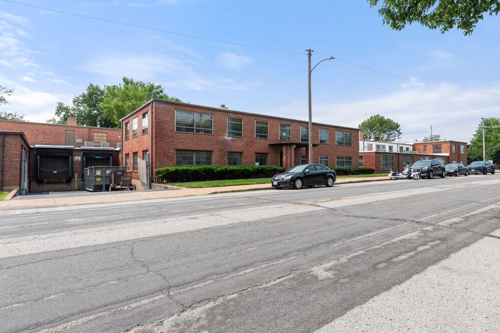 3622 Greenwood Blvd, Maplewood, MO for Rent
