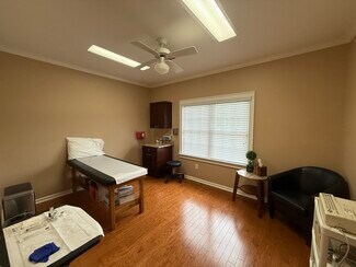 Woodstock, GA Office/Retail - 4595 Towne Lake Pky