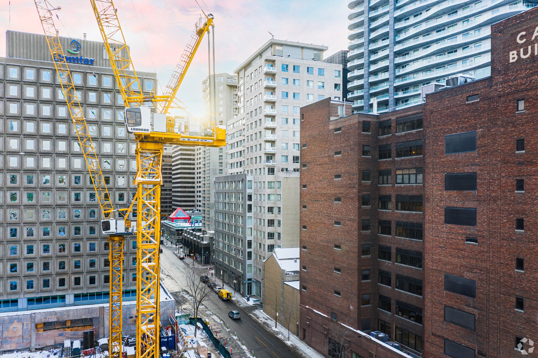 439-447 Av du Président-Kennedy, Montréal, QC for Sale