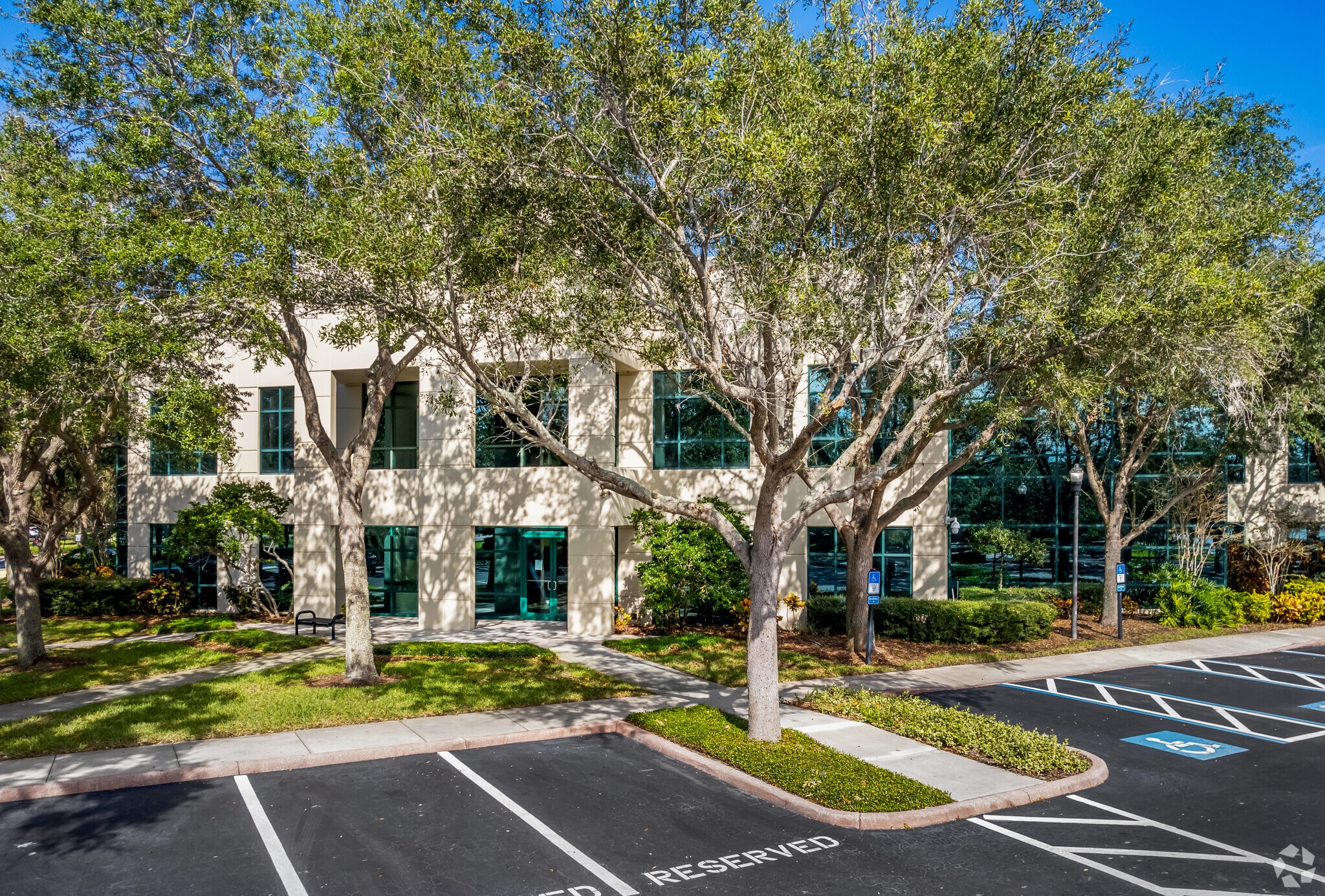 100 Fountain Pky, Saint Petersburg, FL for Rent