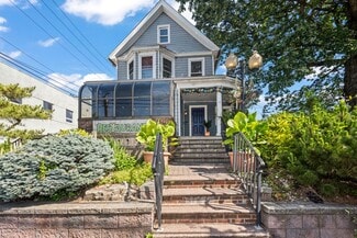 Staten Island, NY Restaurant - 585 Forest Ave