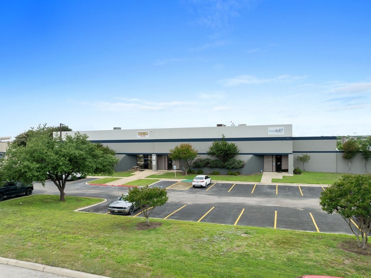 6129-6139 Woodlake Ctr, San Antonio, TX for Rent