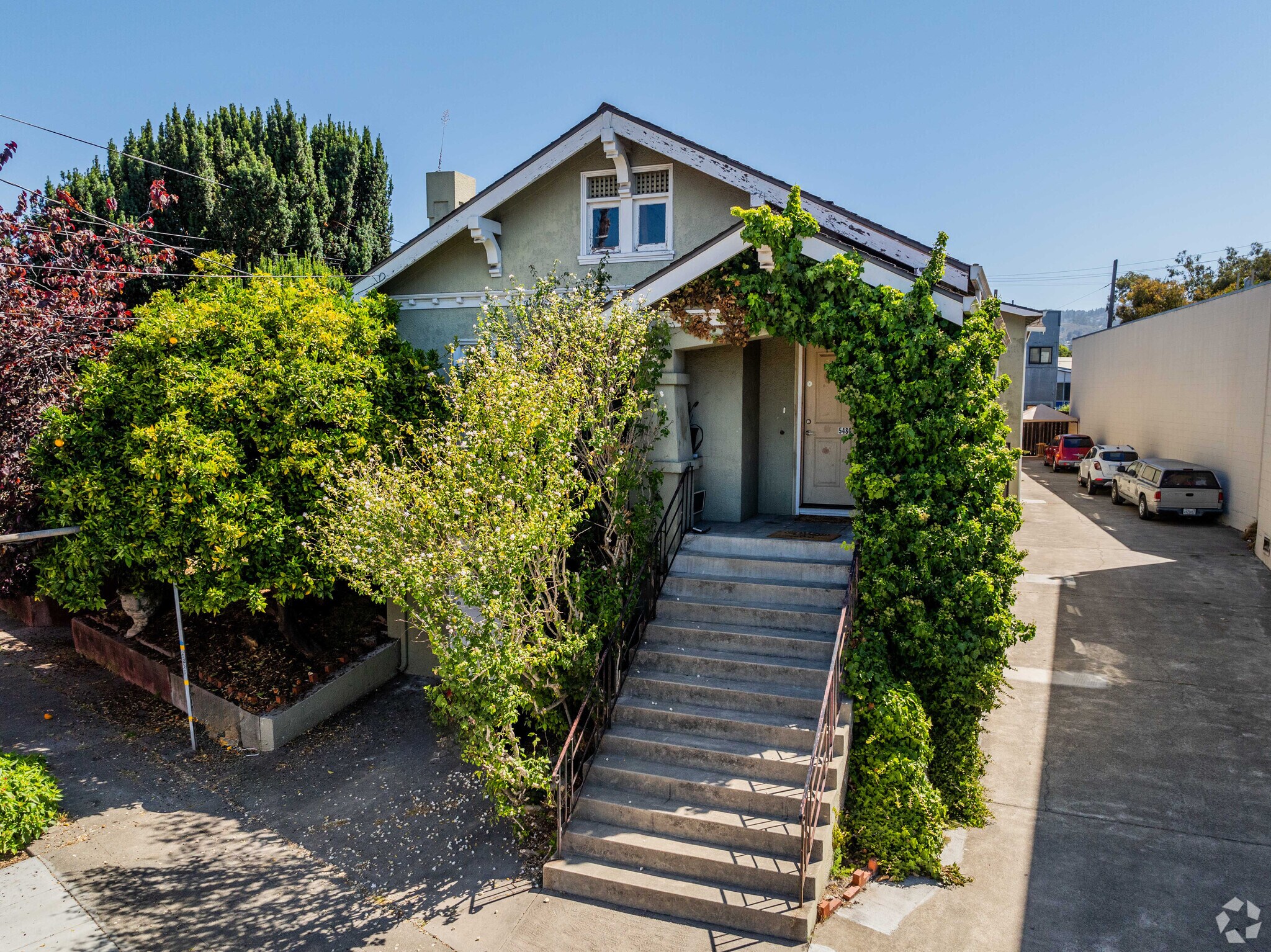 5476 Vicente Way, Oakland, CA for Sale