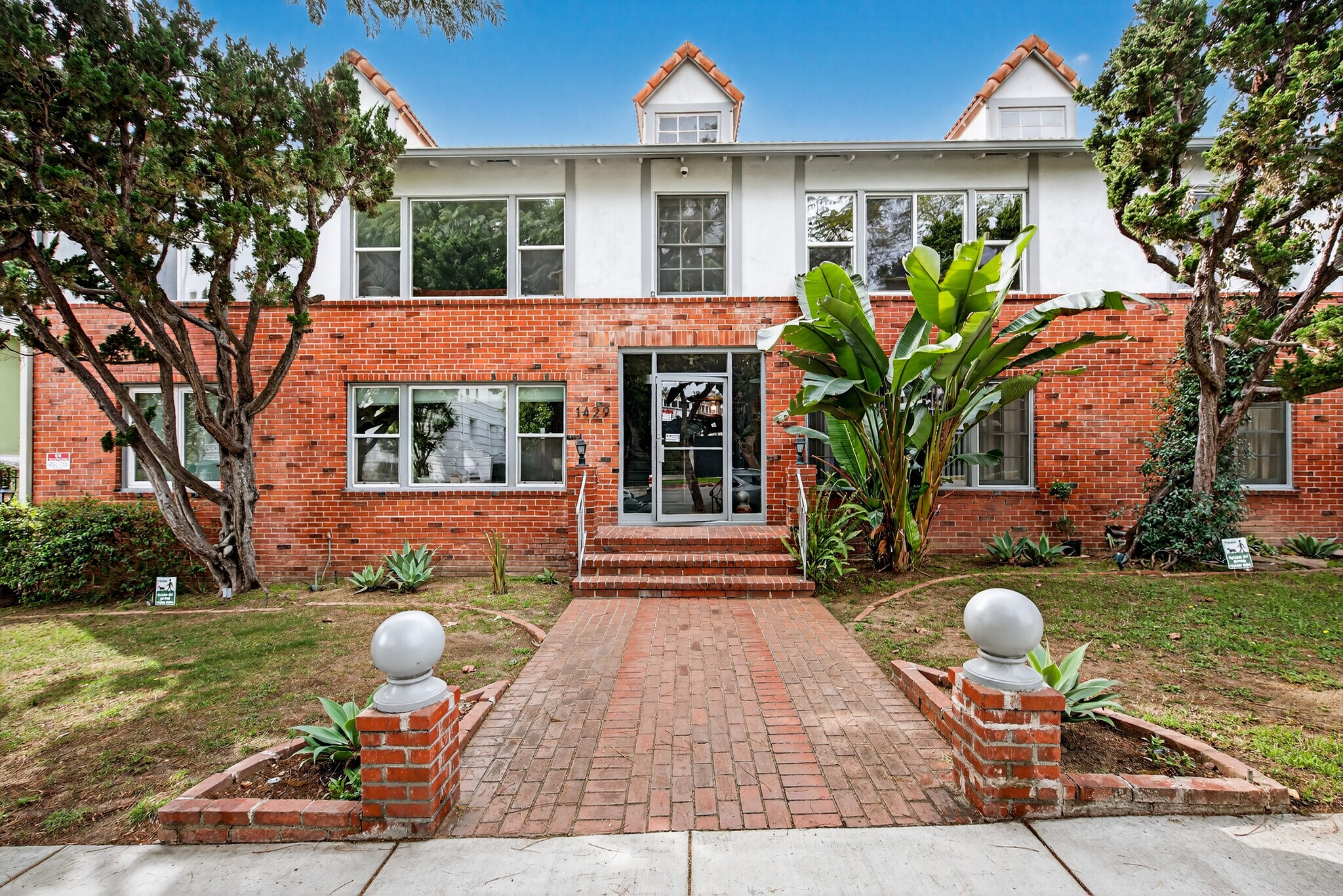1429 Havenhurst Dr, West Hollywood, CA for Sale