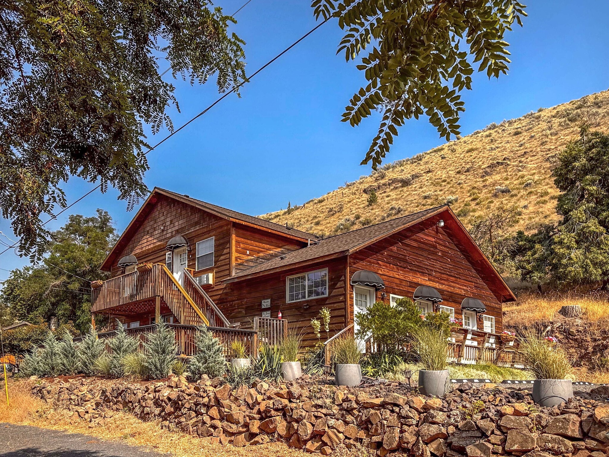210 Hartman Ave, Maupin, OR for Sale
