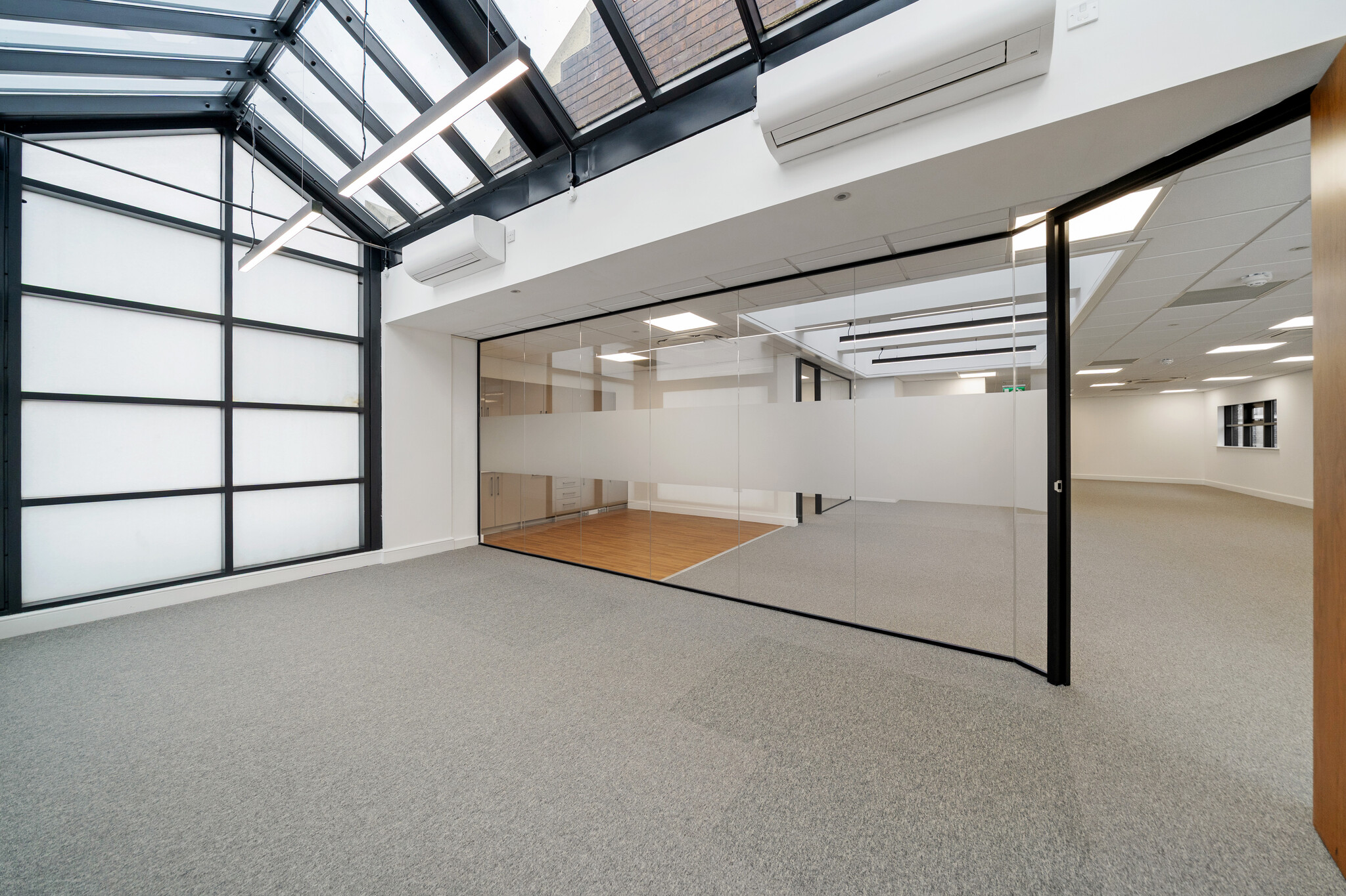 77 Kings Rd, London, LND for Rent