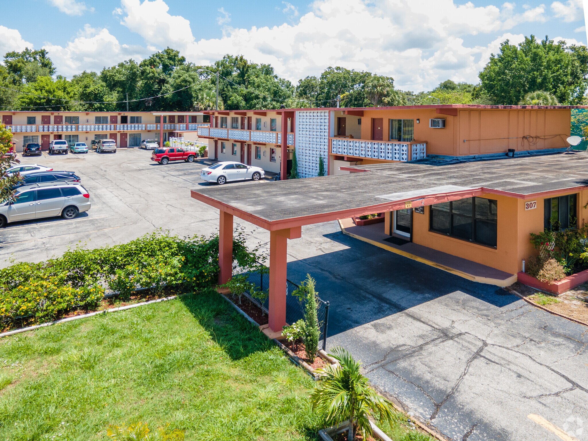 307 E Vine St, Kissimmee, FL for Sale